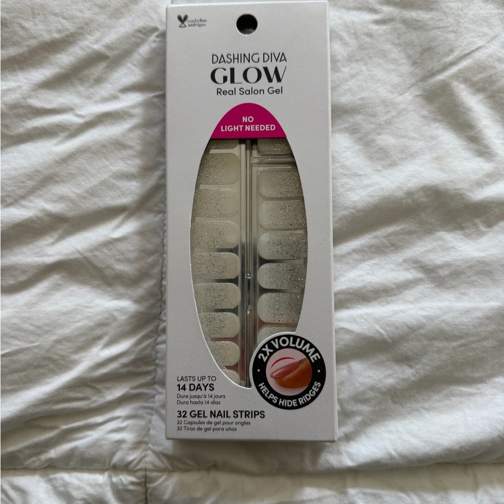 Dashing Diva Glow Gel Nail Strips - Elegant White